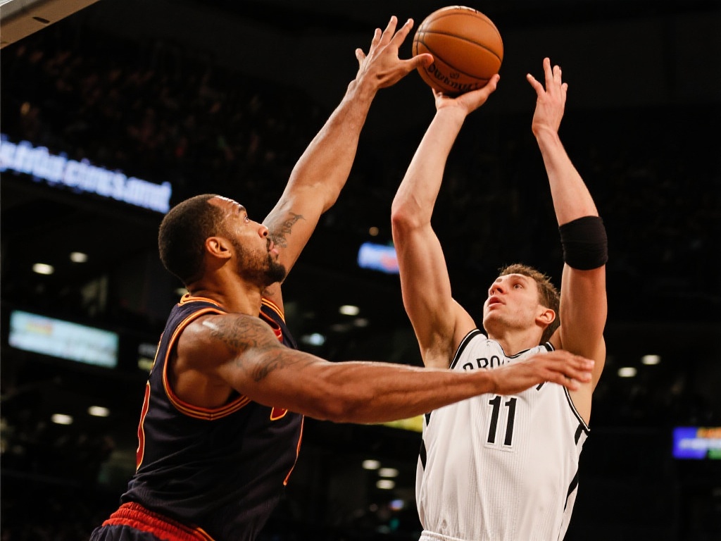 桌上还有两 桌上还有两